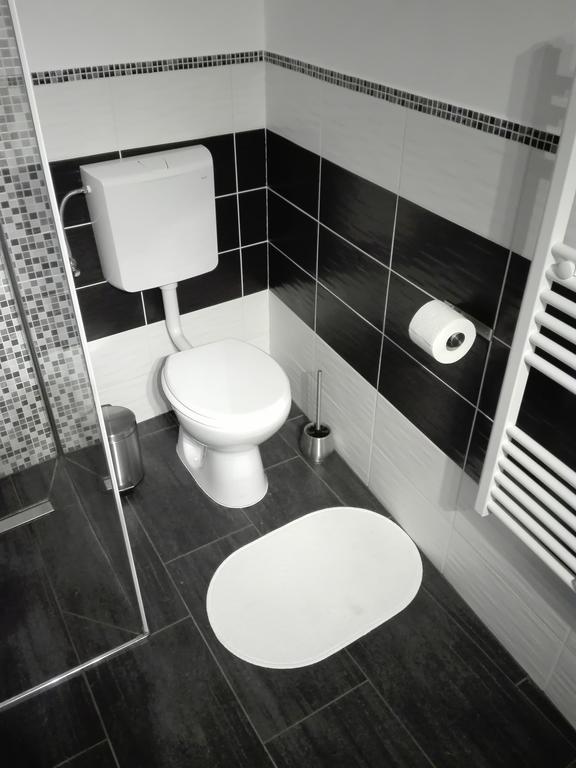 Downtown Deluxe Apartment Eger Phòng bức ảnh